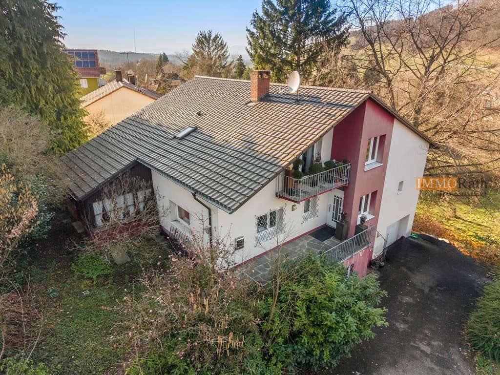 Immobilie in Badenweiler - IMMORath.de - Großzügiges Zweifamilienhaus mit Potenzial auf weitläufigem Grundstück - Bild 0