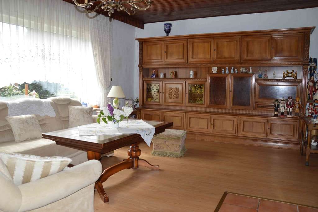 Immobilie in Cadenberge - Charmanter Bungalow mit ausgebautem Dachgeschoss und schönem Garten in ruhiger Lage - Bild 1
