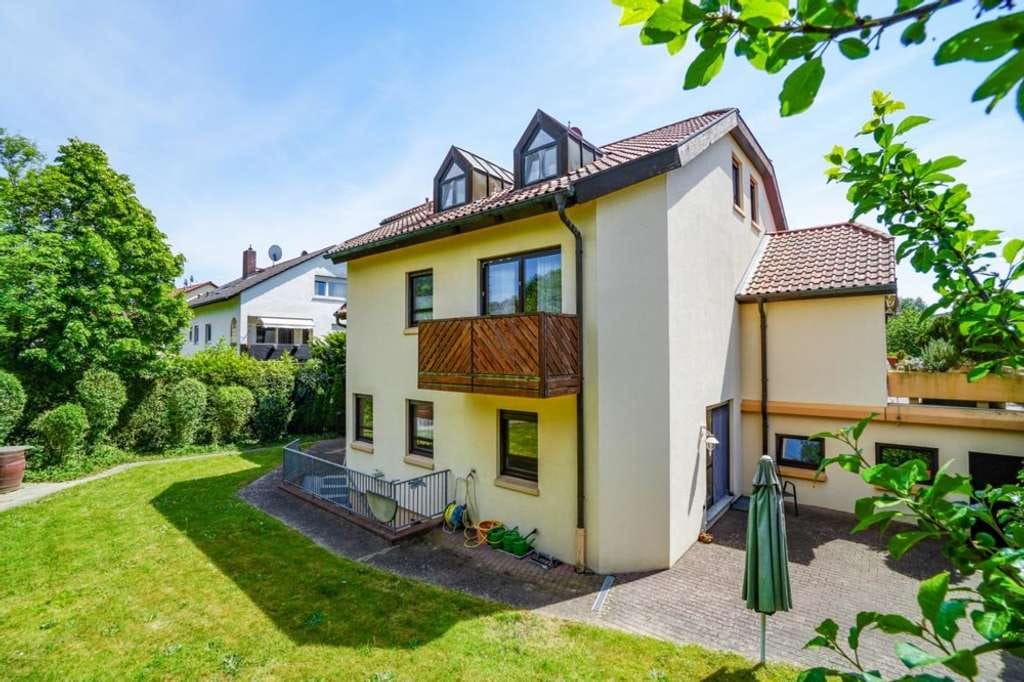 Immobilie in Mörlenbach - Dreifamilienhaus mit zwei vermieteten Einheiten und einer Doppelgarage! - Bild 1