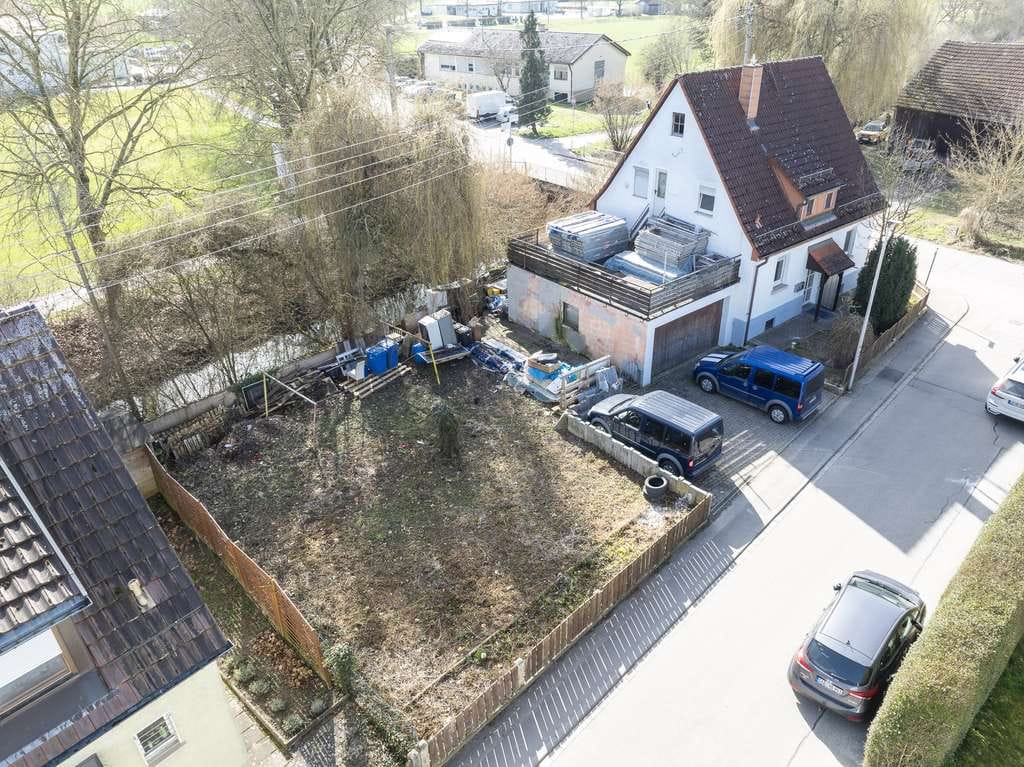 Immobilie in Ilsfeld - Starkes Entwicklungspotential | Einfamilienhaus mit genehmigter Neubauoption (4 WE) - Bild 1
