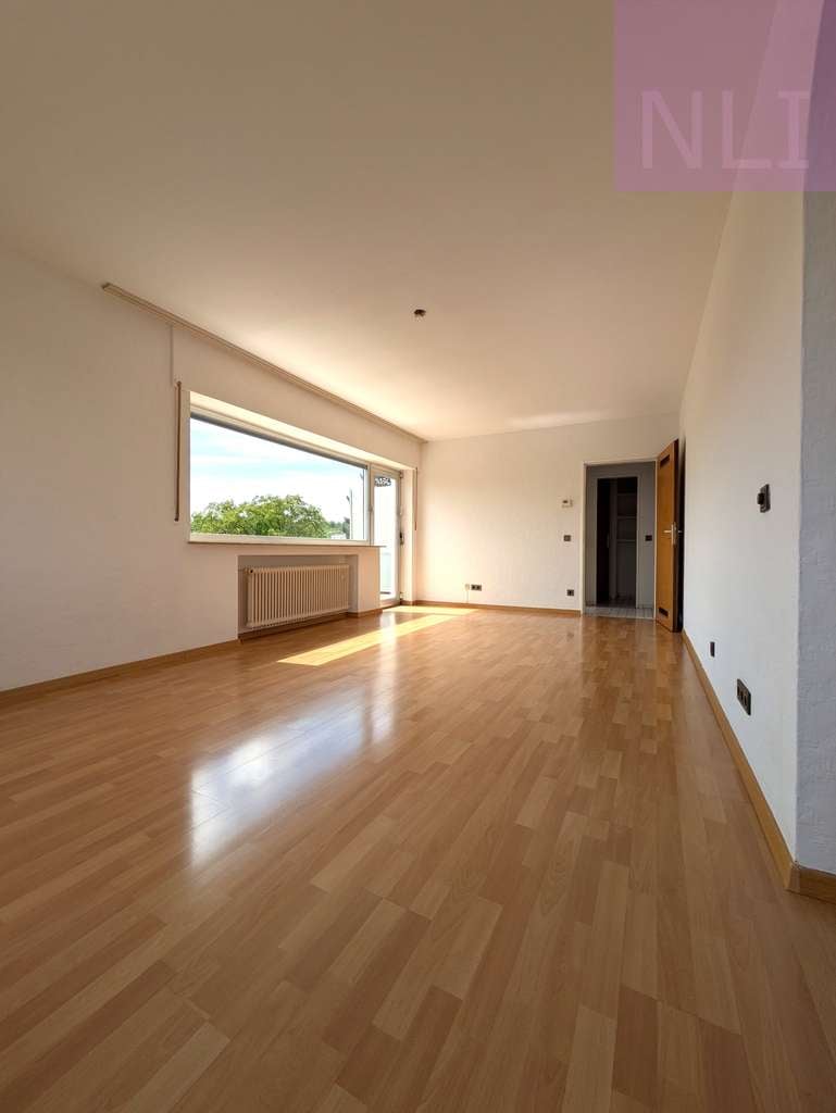 Immobilie in Frechen - Sehr helle 4-Zimmer-Wohnung mit Domblick – Viel Gestaltungspotenzial möglich - Bild 0