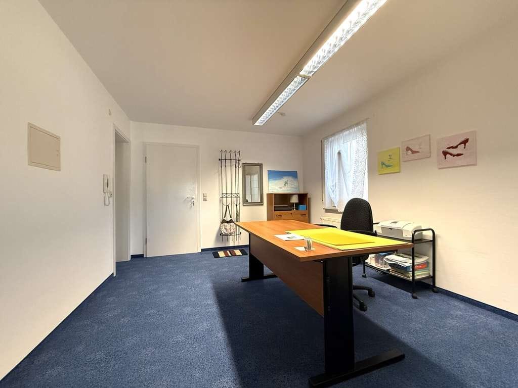Immobilie in Gschwend - OBERGESCHOSSWOHNUNG/BÜRO IN ZENTRALER WOHNLAGE! - Bild 0