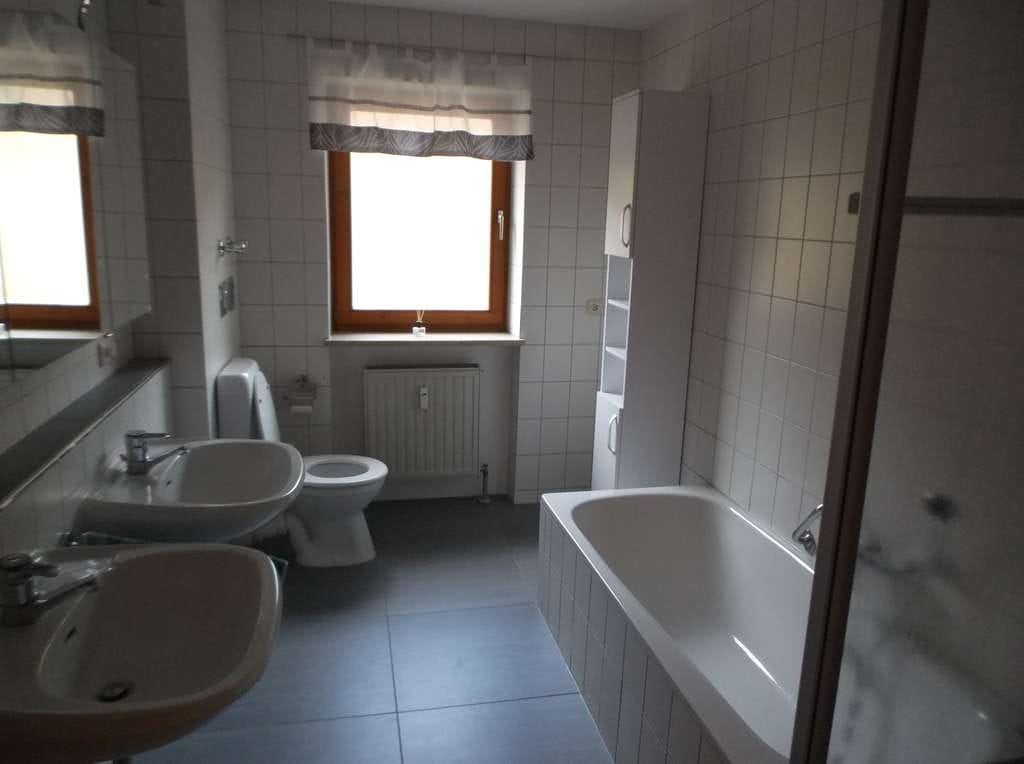 Immobilie in Bogen - Charmante 2-Zimmer-Dachgeschosswohnung mit Balkon in ruhiger Lage von Bogen - Bild 4