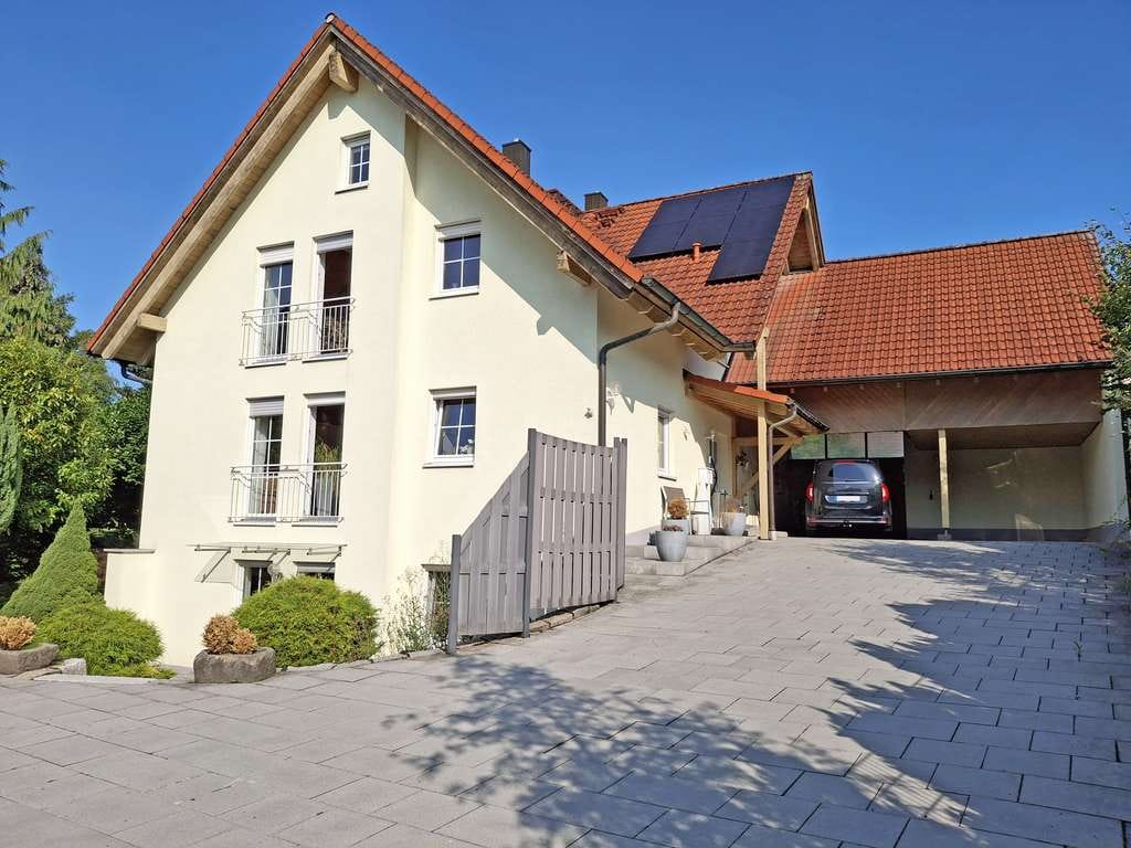 Immobilie in Wiesau - Familienfreundliches EFH mit Einliegerwohnung, Garten & Carport - Bild 0