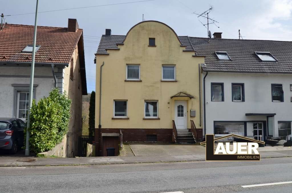Immobilie in Großrosseln - Attraktives Einfamilienhaus mit durchdachter Raumaufteilung und liebevoll gepflegtem Garten - Bild 0