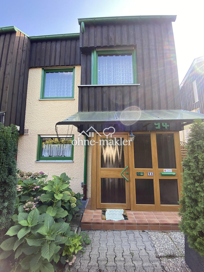 Immobilie in Ehningen - Charmantes Reiheneckhaus mit Garten, Balkon & Dachterrasse in sonniger Lage - Bild 1