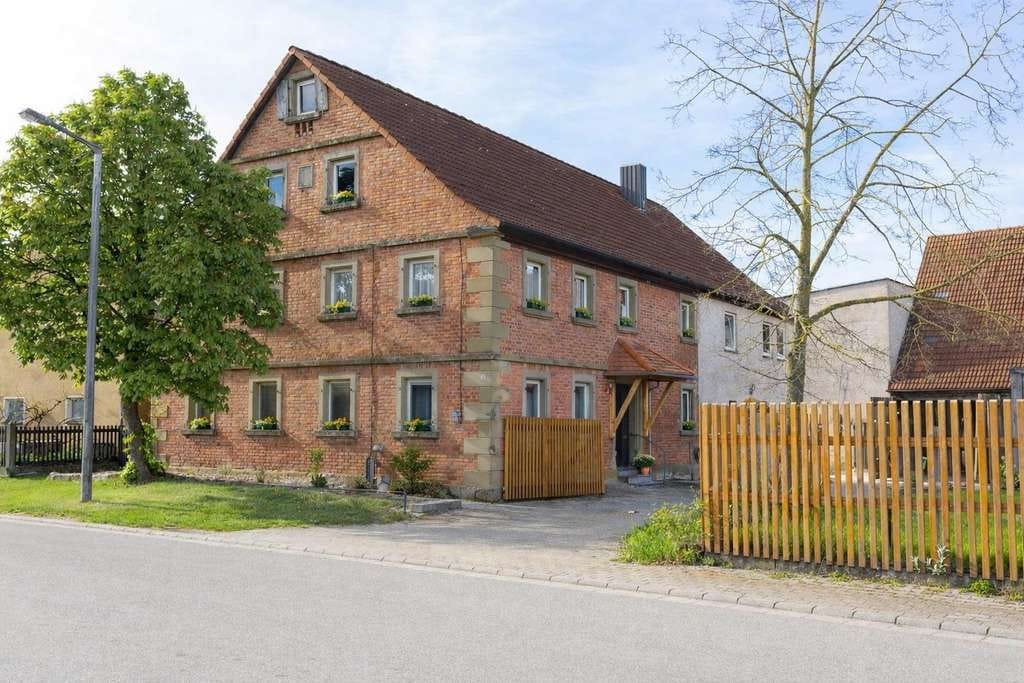 Immobilie in Geslau - Liebevoll saniertes Bauernhaus mit Platz zum Träumen in Geslau - Bild 0