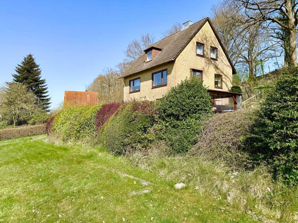 Immobilie in Bosau - Lage mit Aussicht - Älteres Familienhaus mit Gestaltungsspielraum - Bild 0