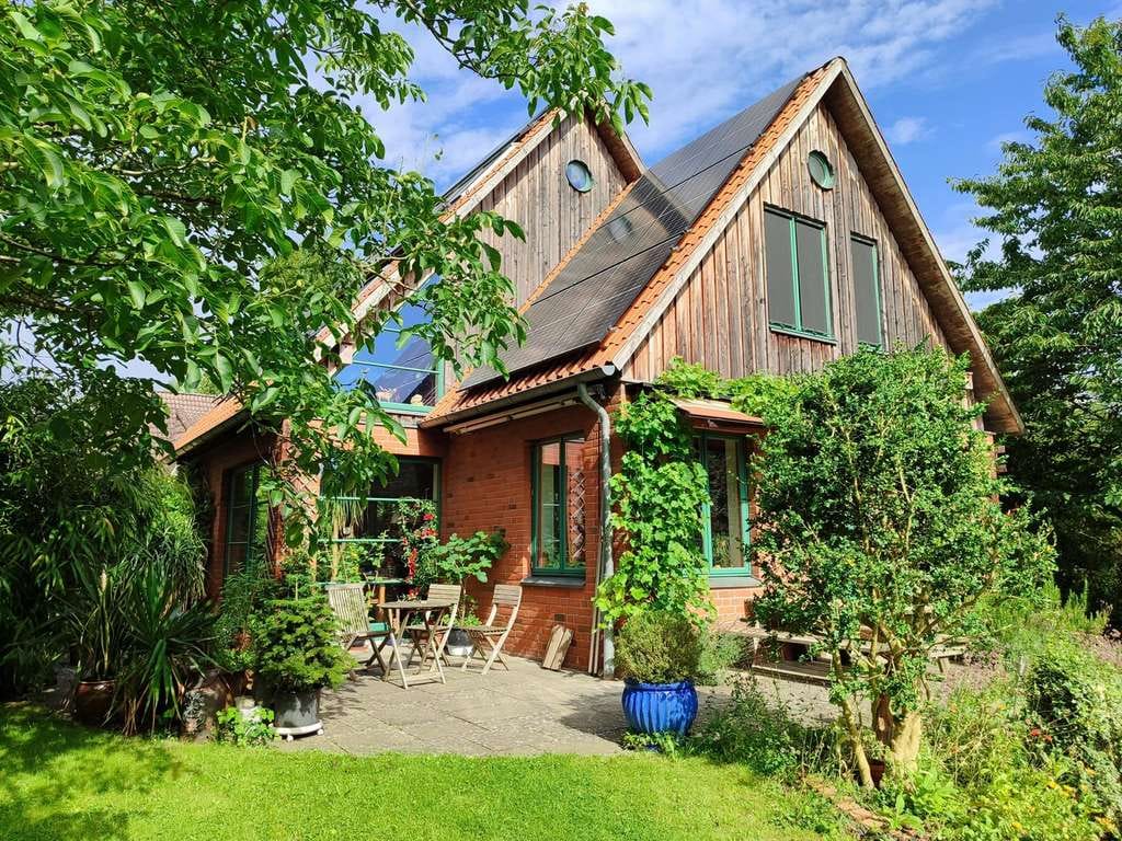 Immobilie in Haseldorf - Ökologisch nachhaltiges Niedrigenergiehaus - gesund wohnen mit Lehm - Bild 0