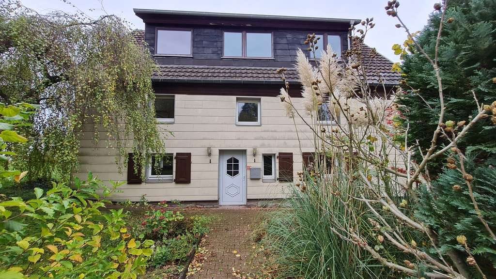 Immobilie in Sprockhövel - Freistehendes Zweifamilienhaus mit viel Platz innen und außen in ruhiger Lage - Bild 0