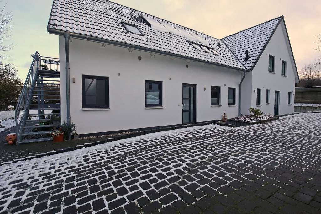 Immobilie in Boltenhagen - Freistehendes Wohnhaus mit 3 Wohneinheiten und riesigem Grundstück - Bild 0