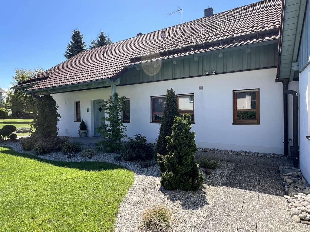 Immobilie in Thyrnau - Herrliches Landhaus mit idyllischem Traumgarten und zweiter Bauparzelle in Thyrnau - Bild 2