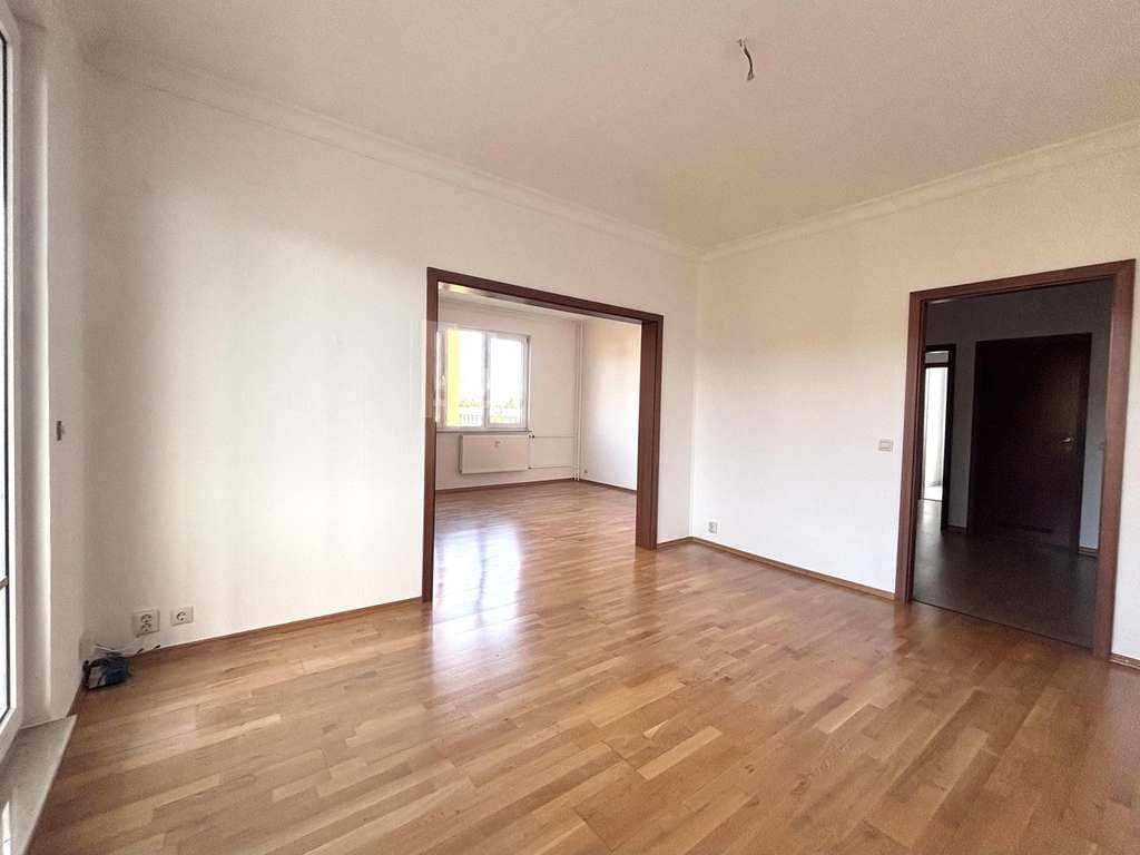 Immobilie in Hoyerswerda - Wojerecy - ETW 3-4 Raum, Balkon, Lift, KFZ-Stellplatz, Energie B, Fernwärme, provisionsfrei - Bild 1