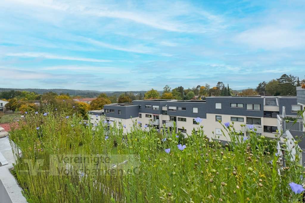 Immobilie in Waldenbuch - Helle Dachgeschoss-Wohnung mit großzügiger Dachterrasse und Fernblick in Waldenbuch - Bild 2