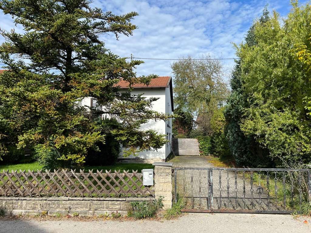 Immobilie in Forstern - FREISTEHENDES EINFAMILIENHAUS MIT BAURESERVE AUF GROSSEM GRUNDSTÜCK - RENOVIERUNGSBEDÜRFTIG - Bild 2