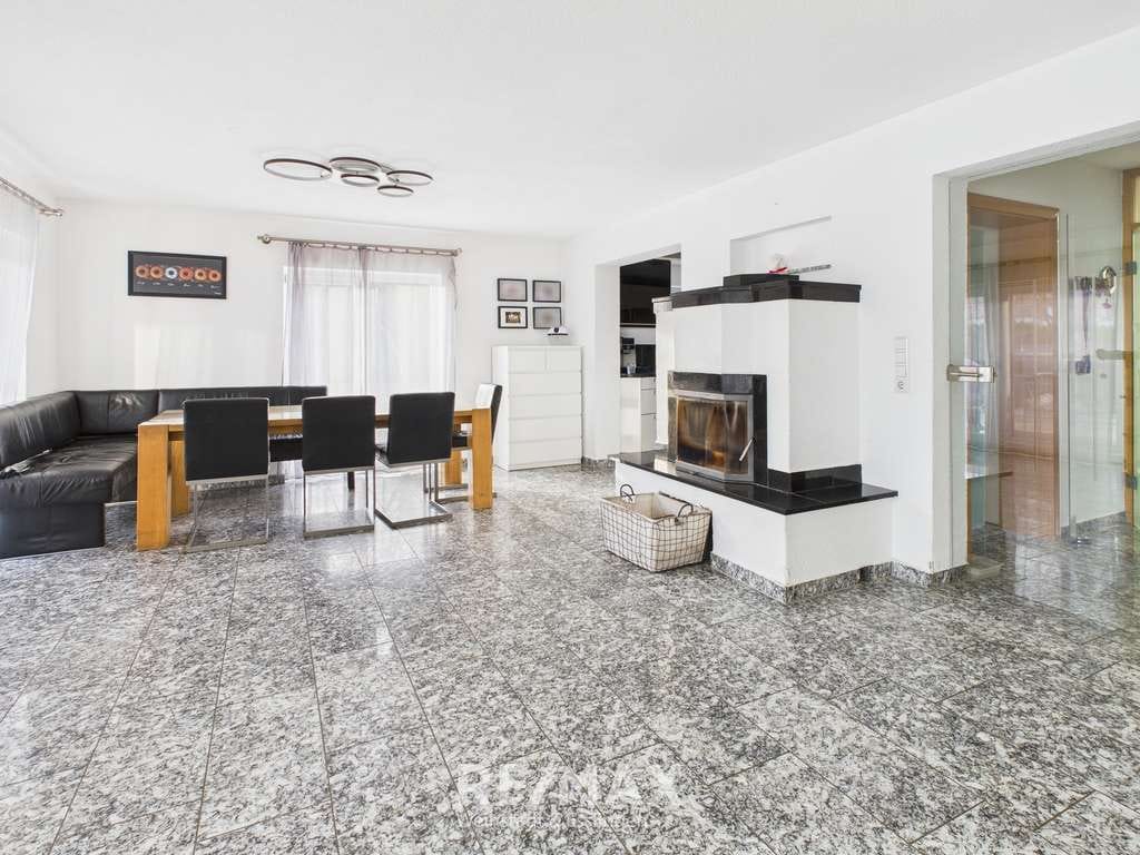 Immobilie in Unterschneidheim - Einzigartiges Einfamilienhaus für die ganze Familie – 7 Schlafz., 2 Bäder, 237 m² Wfl. auf 1.600 m² - Bild 2