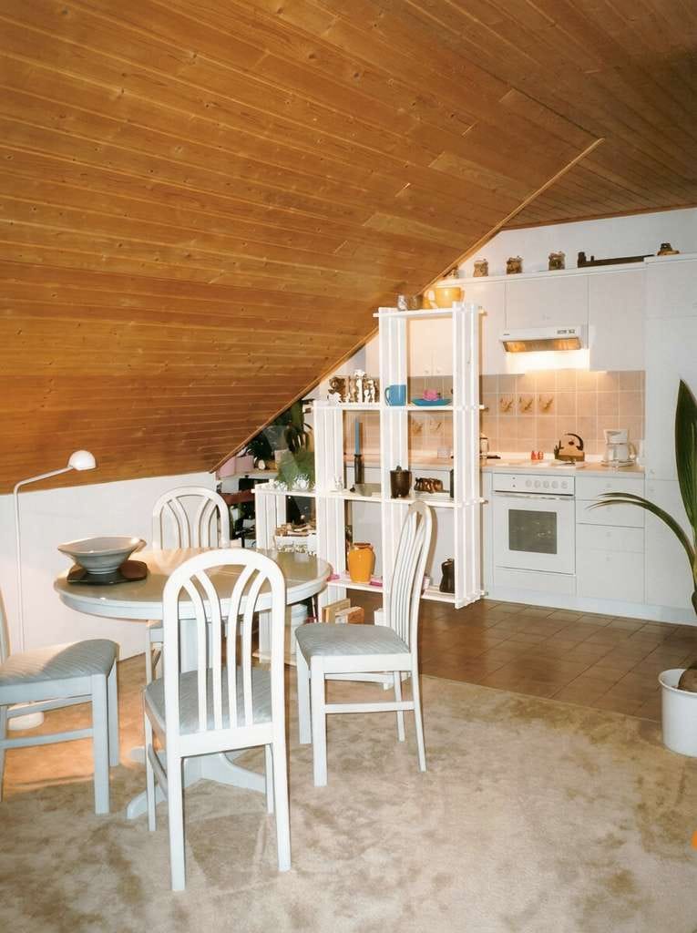 Immobilie in Aschaffenburg - Vermietete 2-Zimmer-Dachgeschosswohnung mit Balkon und Stellplatz - Bild 2