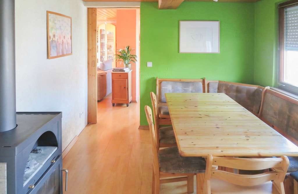 Immobilie in Erdmannhausen - Großzügige 4-Zimmer-Wohnung mit Terrasse, Dachboden und viel Gestaltungspotenzial - Bild 4