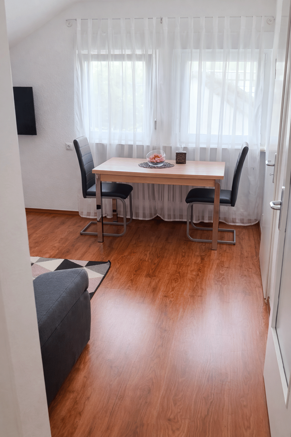 Immobilie in Oberderdingen - Helle 3-Zimmer-DG-Wohnung in Oberderdingen - Stellplatz, EBK und Gartenmitnutzung - Bild 1