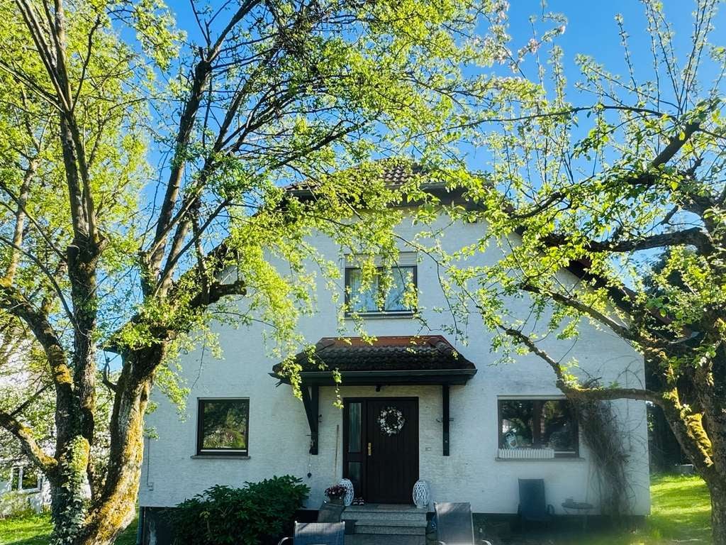 Immobilie in Schlüchtern - Einfamilienhaus mit potentiellem Baugrundstück! - Bild 1