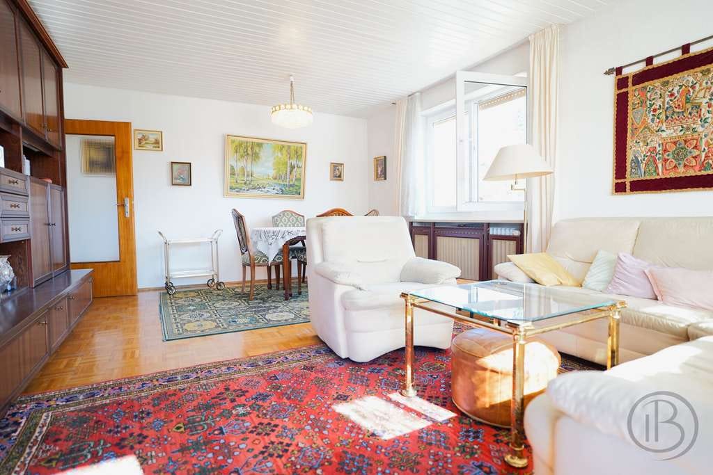 Immobilie in Siegsdorf - Zwei großzügige Wohnungen auf einer Ebene - flexibel verbindbar als Alternative zum Einfamilienhaus! - Bild 2