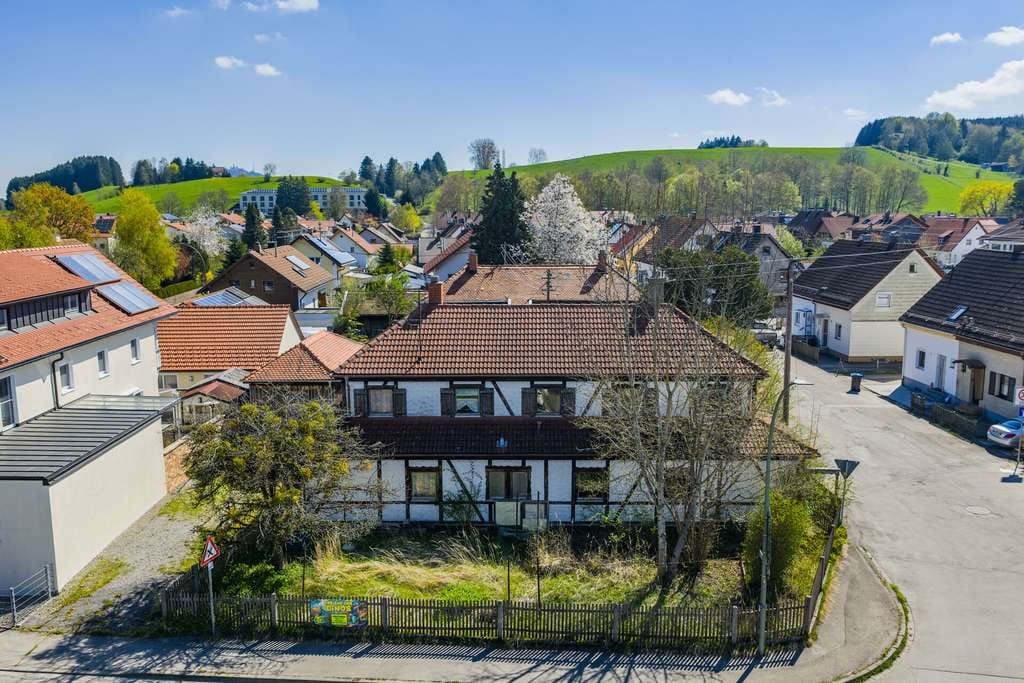 Immobilie in Peiting - Denkmalgeschütztes, sanierungsbedürftiges Fachwerkhaus in Peiting - Bild 0