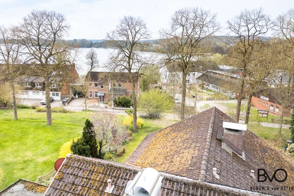 Immobilie in Malente - SEEBLICK ! Den Kellersee vor der Tür. Großzügiges Ein-/Zweifamilienhaus. - Bild 2