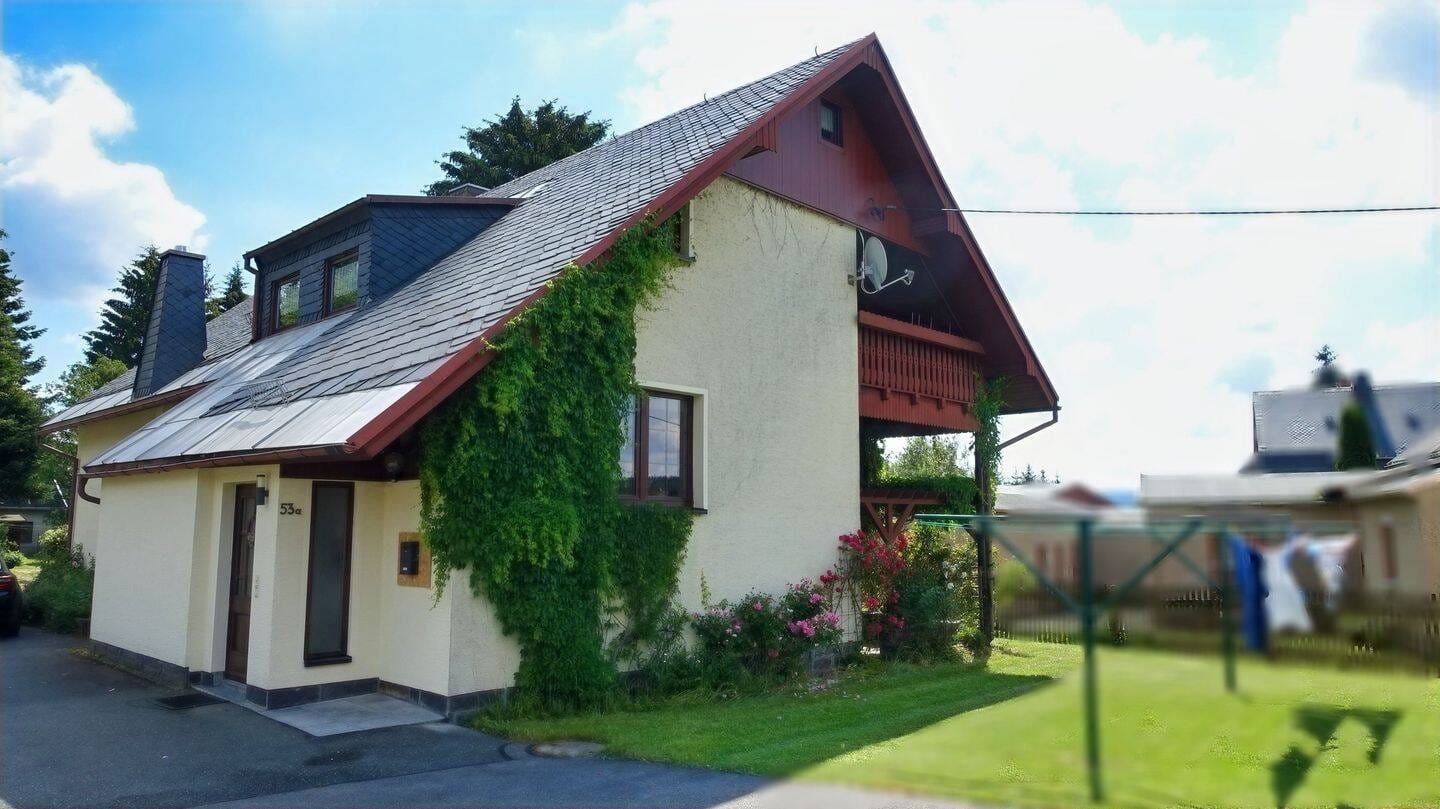 Immobilie in Grünbach - Großzügiges  Ein- bis Zweifamilienhaus - Hier ist auch noch Platz für Tiere - Bild 0