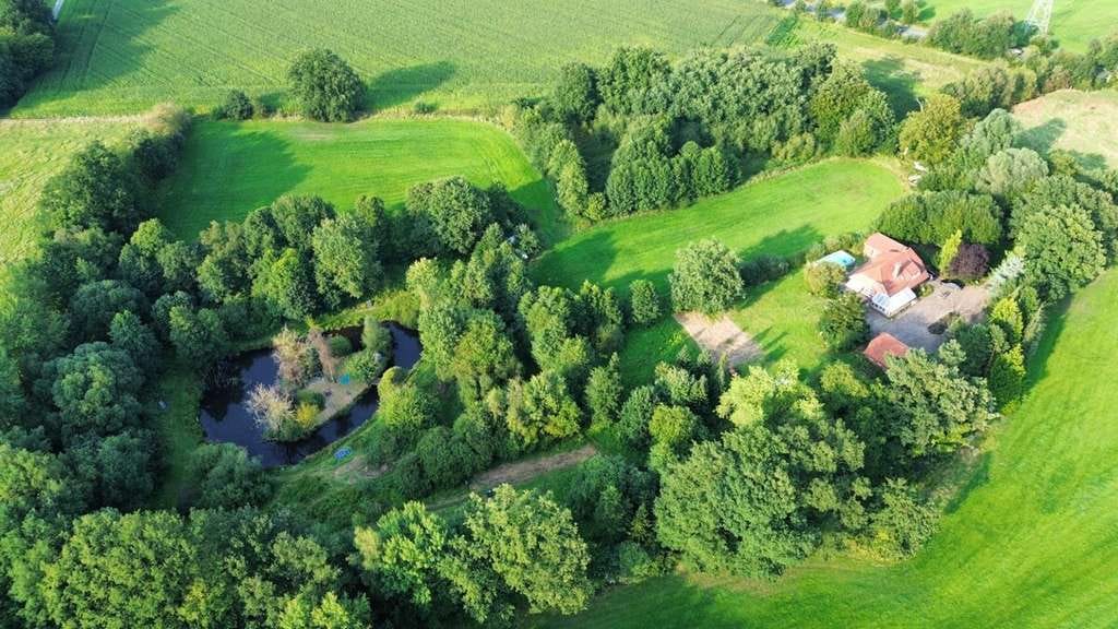 Immobilie in Estorf - Hier wird Ihr Traum von Freiheit wahr:
Großes Anwesen mit Gartenteich - Bild 1