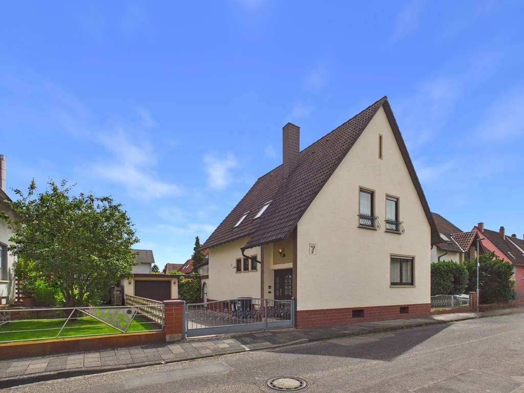 Immobilie in Offenbach an der Queich - Gepflegtes Wohnhaus mit großem Garten und flexiblem Grundriss - Bild 0