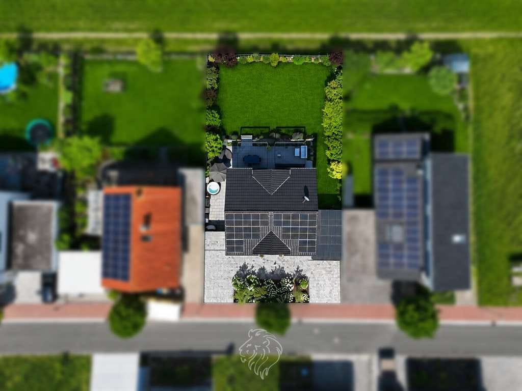 Immobilie in Rimpar - Modern. Effizient. Bezugsfrei: Neuwertiges Einfamilienhaus mit unverbaubarem Weitblick - Bild 2