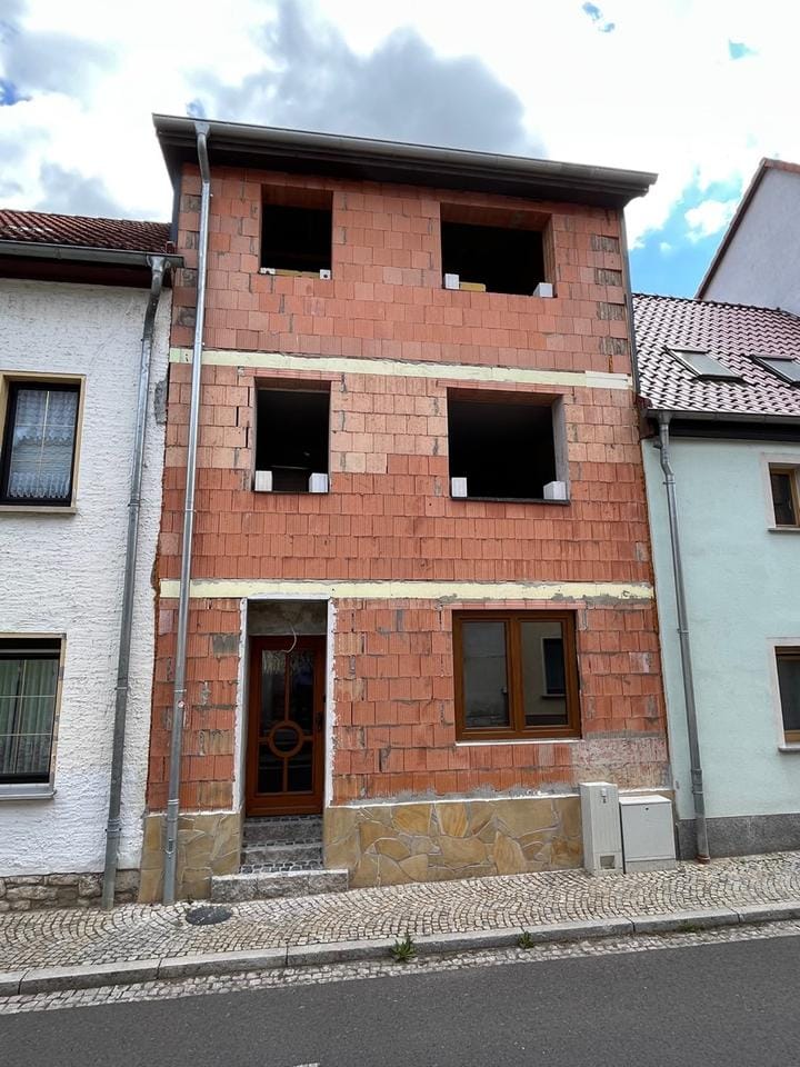 Immobilie in Bad Sulza - Reihenmittelhaus im 
halbgeschlossenen Rohbau - Bild 0