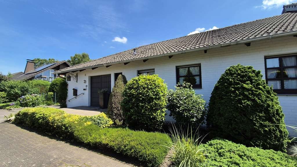 Immobilie in Reken - Stilvolles 2-Familienhaus mit sep. Eingängen, 2 herrlichen Gärten & DP-Garage in ruhiger Sackgasse - Bild 3