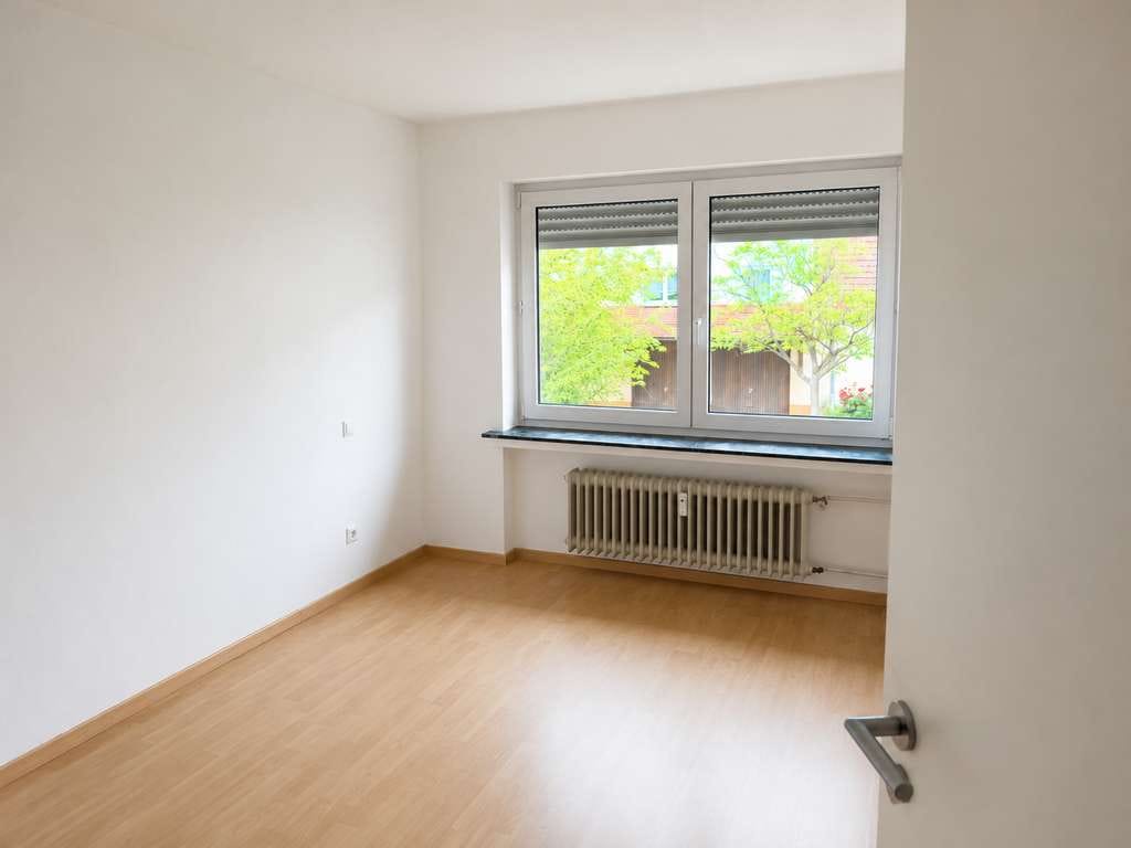 Immobilie in Immenstaad am Bodensee - Viel Platz für Ihre Ideen – großzügige 4-Zimmer-Wohnung mit Potenzial - Bild 2