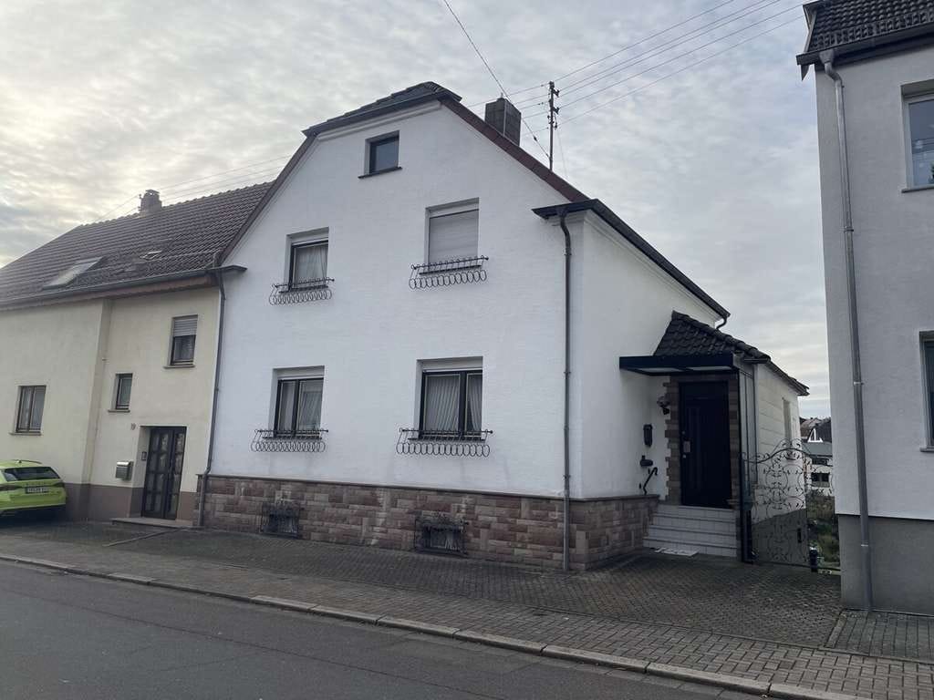 Immobilie in Quierschied - schönes Einfamilienhaus im Zentrum von Quierschied - Bild 1