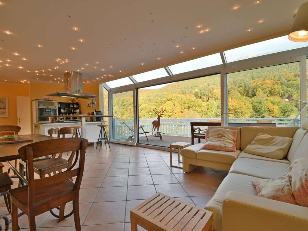 Immobilie in Weilbach - Ihr Wohlfühlnest mit Panoramablick in Weilbach  – auch als Hauptwohnsitz - Bild 1