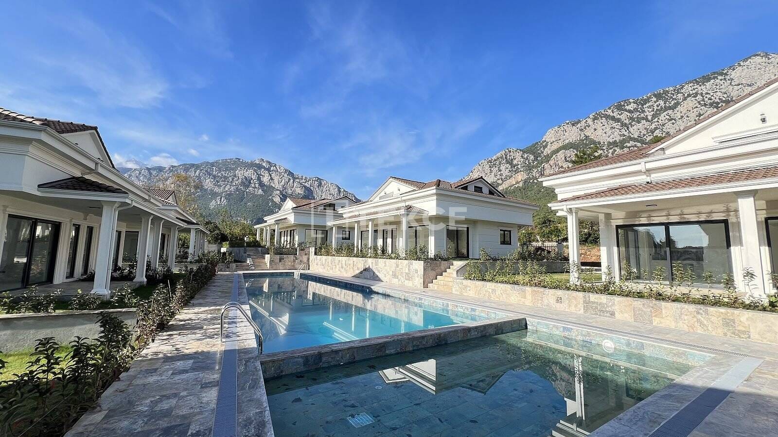 Immobilie in Berga/Elster - Villen mit Bergblick in der Nähe der Annehmlichkeiten in Antalya Kemer - Bild 0