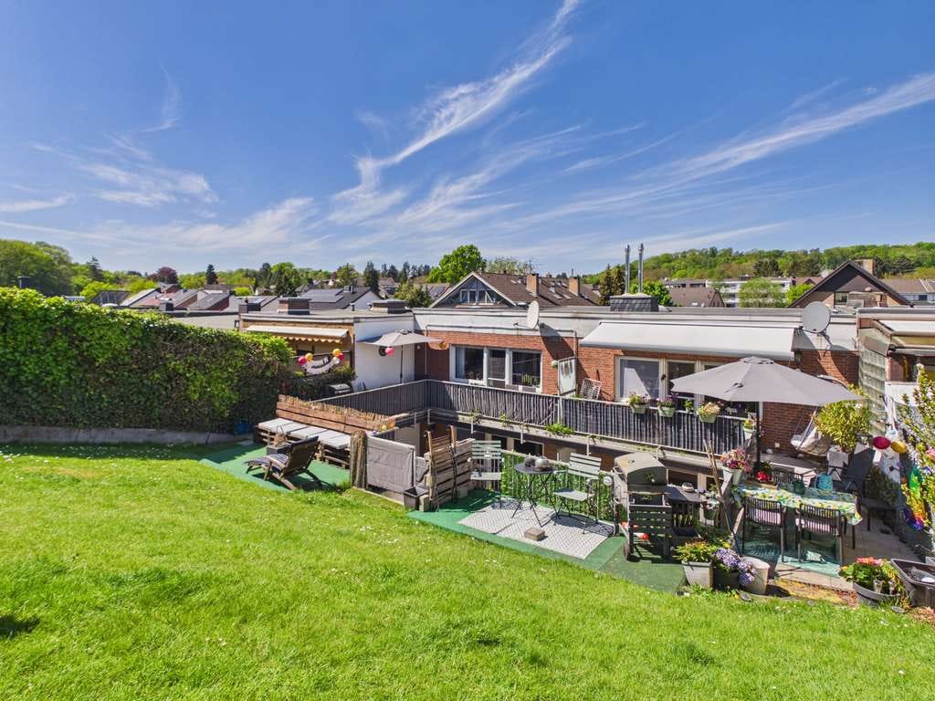 Immobilie in Brühl - Brühl, Vierfamilienhaus mit zwei bezugsfreien Wohnungen,  zwei Terrassen,  zwei Balkone, Garagen - Bild 1