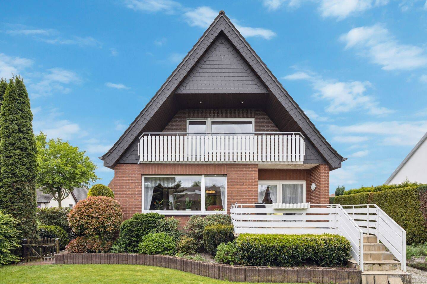 Immobilie in Ibbenbüren - Charmantes Einfamilienhaus mit vielseitigen Nutzungsmöglichkeiten – Ideal für Mehrgenerationenwohnen - Bild 3