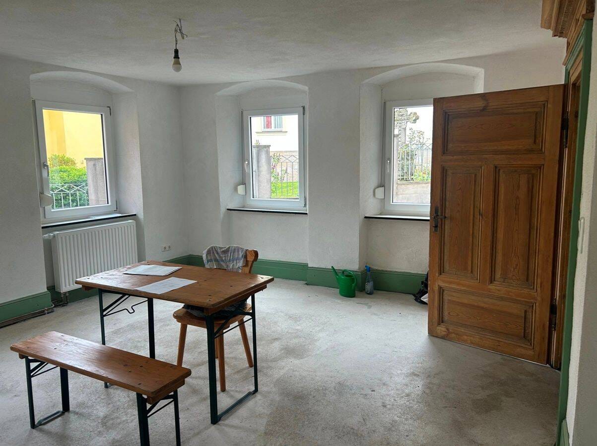 Immobilie in Eltmann - SOFORT VERFÜGBAR – Bereits viel modernisiert!  Für die große Familie bzw. 2 Generationen oder als Kapitalanlage - in zentraler, dennoch ruhiger Lage! - Bild 2
