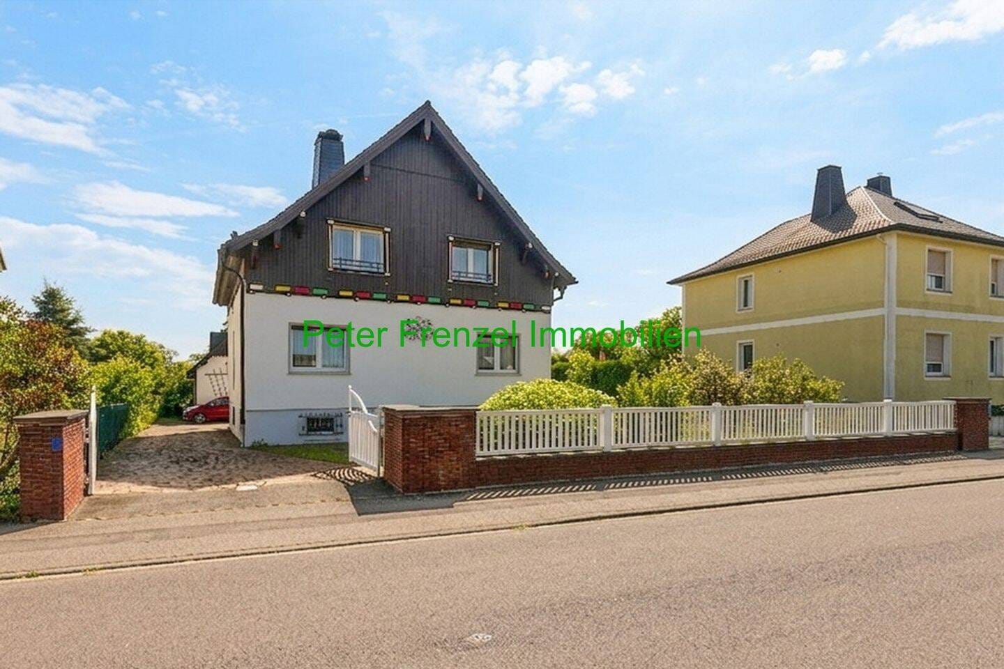 Immobilie in Naunhof - gepflegtes Einfamilienhaus mit Pool, großem Garten und 2 Garagen - Bild 1