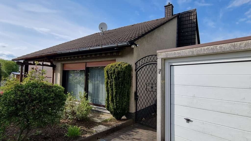 Immobilie in Herscheid - Attraktives Einfamilienhaus mit Garage - kurzfristig beziehbar - Bild 0