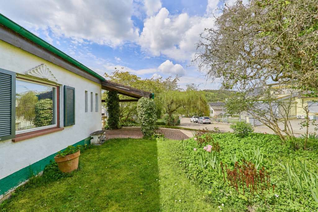 Immobilie in Wiesenbach - Freistehender Bungalow mit schönem, privatem Garten und viel Potential in Wiesenbach - Bild 4