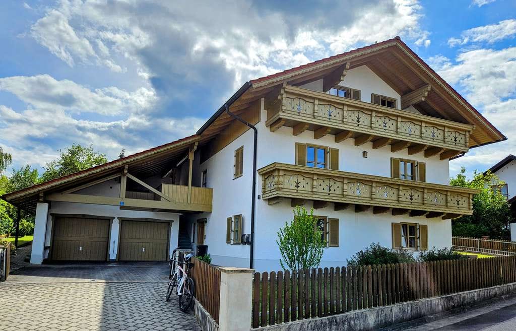 Immobilie in Reisbach - Attraktives  gepflegtes Zweifamilienhaus, Reisbach-Ortsteil Griesbach - Bild 0