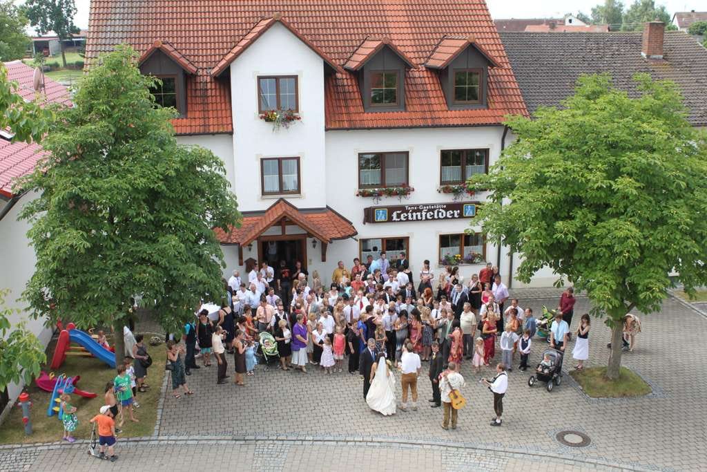 Immobilie in Monheim - Einmalige Chance: 
Traditions-Gasthof „Leinfelder“ in Flotzheim – 
etablierte Veranstaltungslocati - Bild 0