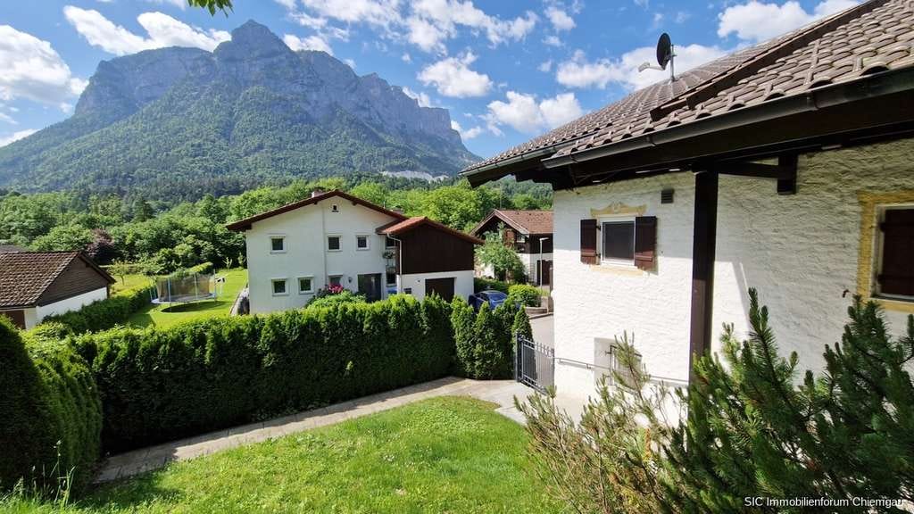 Immobilie in Schneizlreuth - Einfamilienhaus mit Altbaucharme, XXL-Dachterrasse und traumhafter Bergrundumsicht! - Bild 2