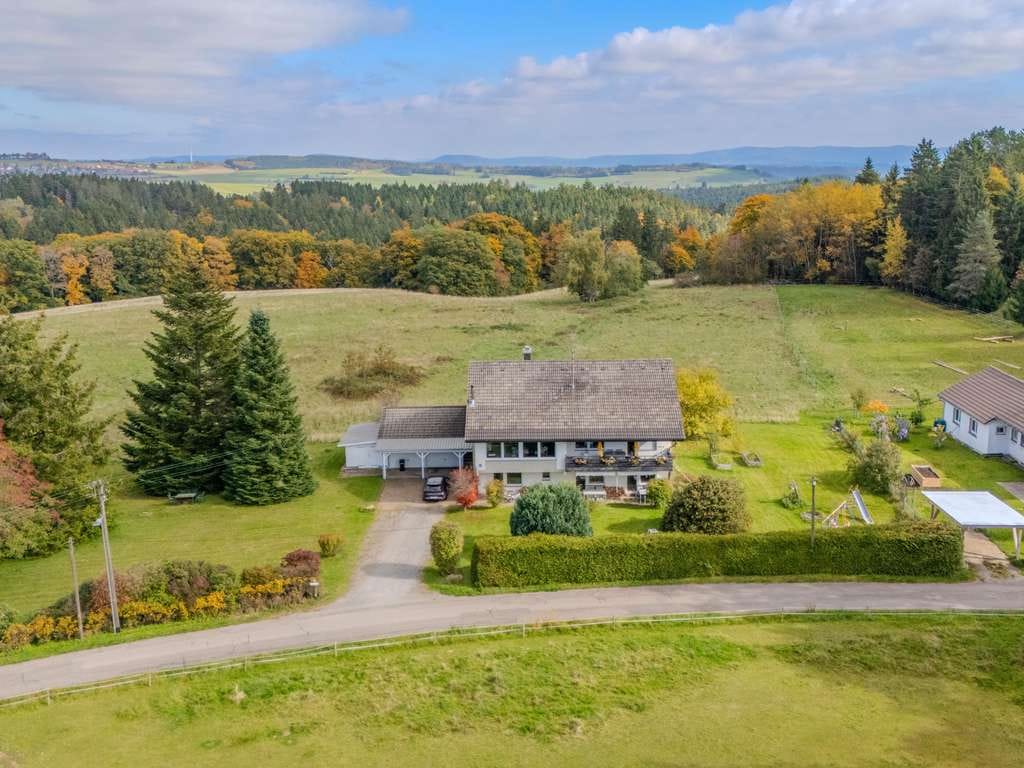 Immobilie in Bonndorf im Schwarzwald - Naturnahes Einfamilienhaus mit Blick ins Grüne - Bild 1