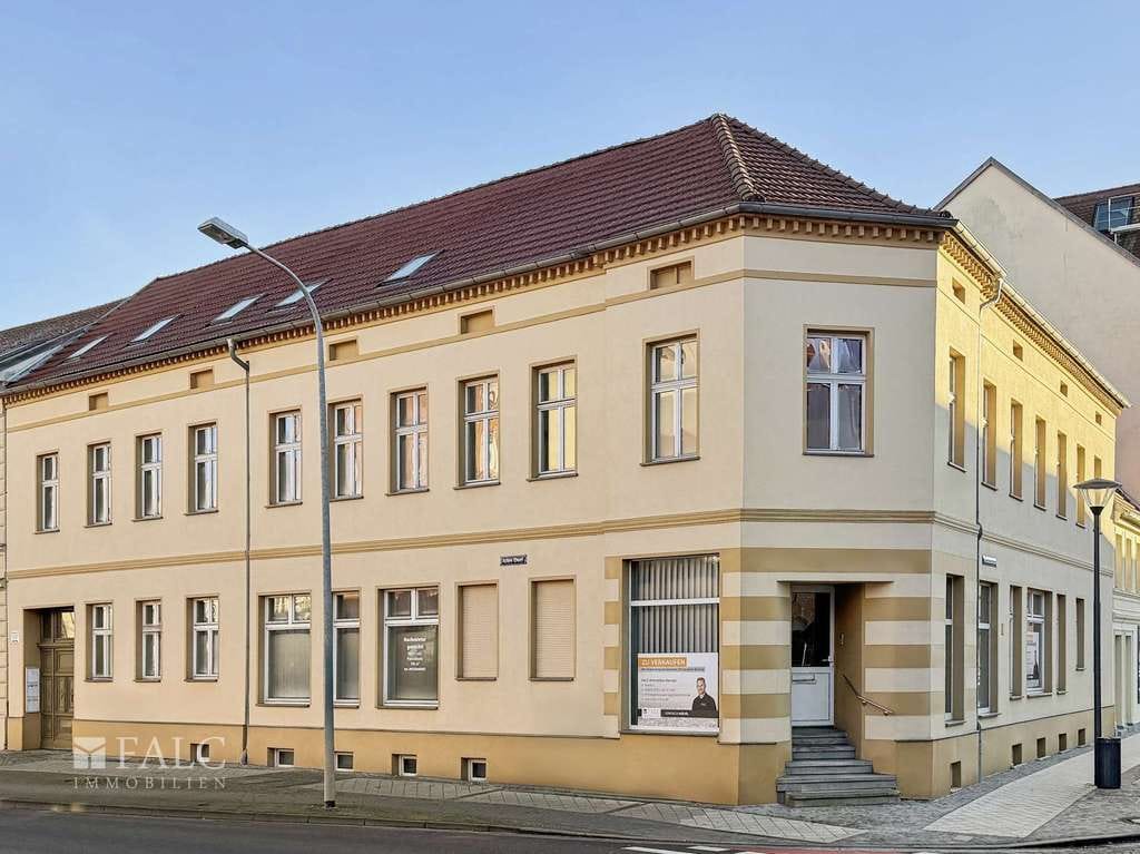 Immobilie in Stendal - Provisionsfrei. Imposantes Eckhaus in zentraler Lage - Investieren mit Perspektive - Bild 1