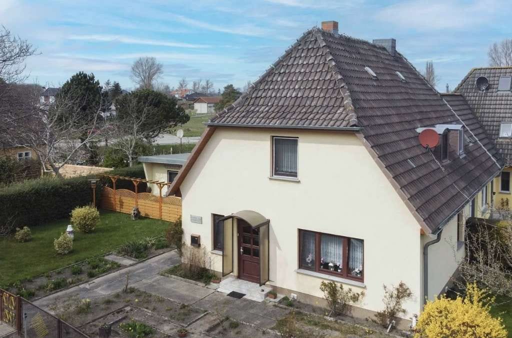 Immobilie in Dranske - Doppelhaushälfte und Ferienbungalow direkt am Meer - Bild 1