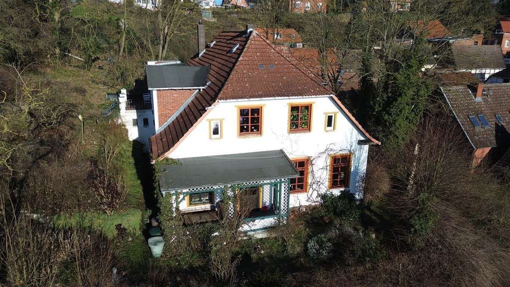 Immobilie in Lauenburg/Elbe - Liebhaber gesucht – Jahrhunderthaus mit Blick über die Elbe - Bild 0